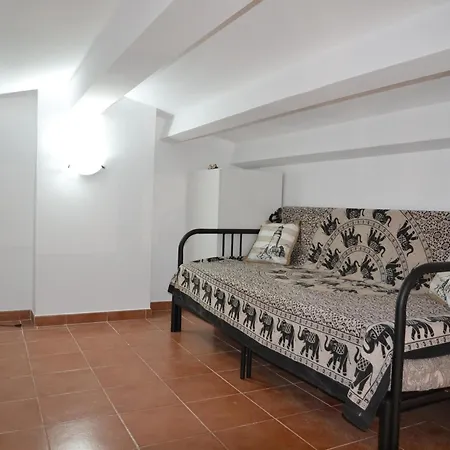 Casa Acogedora Con Jardin Y Piscina En Zona Tranquila Cerca De La Playa En - Es-323-16