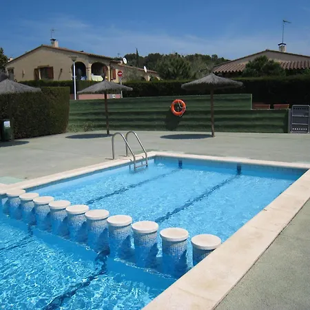 Casa Acogedora Con Jardin Y Piscina En Zona Tranquila Cerca De La Playa En - Es-323-16 *