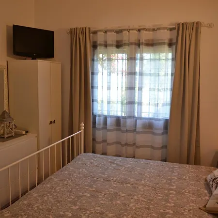 Casa Acogedora Con Jardin Y Piscina En Zona Tranquila Cerca De La Playa En - Es-323-16 *
